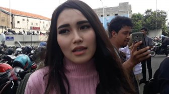 Antusias Nyoblos, Ayu Ting Ting Deg-degan sampai Keringatan