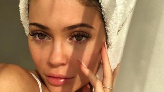 Kylie Jenner Curi Perhatian Foto Tanpa Makeup, Ini Perawatannya