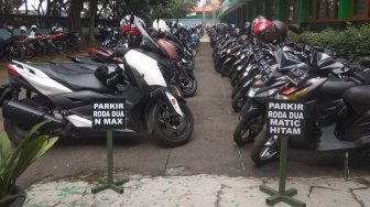 Viral Karcis Parkir Motor Ada Peringatan Keras, Publik: Preman Kertas!