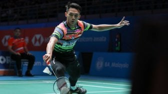 Enggan Terbeban, Jonatan Anggap Kento Momota Partner Latihan