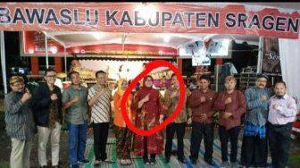 Pose Satu Jari Beredar di Medsos, Bupati Sragen Dilaporkan ke Bawaslu