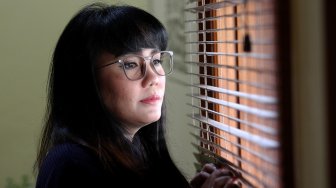 Personil Band Cassandra berpose saat mengunjungi Kantor Redaksi Suara.com, Jakarta, Kamis (4/4). [Suara.com/Arief Hermawan P]