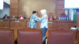 Alasan Ratna Sarumpaet Hampiri dan Peluk Amien Rais
