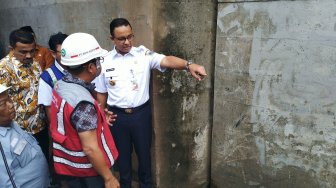 Anies Tinjau Penyebab Banjir di Cawang dan Pancoran karena Proyek LRT