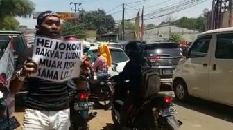 Hina Jokowi di Pinggir Jalan Cileungsi, Lelaki Misterius Ini Ditangkap