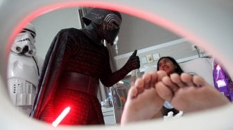 Karakter Star Wars Hibur Pasien di Siloam Hospitals