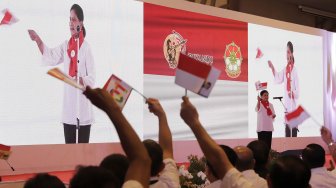 Iriana Joko Wododo, saat bertemu dengan Srikandi Nusantara Bersatu sekaligus Deklarasi Capres-Cawapres #01 Jokowi-Ma’ruf Amin di Discovery Hotel, Ancol, Jakarta, Minggu (7/4).   [Suara.com/Oke Atmaja]