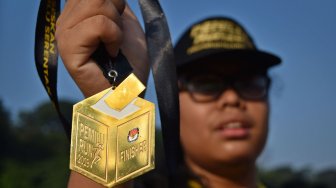 Sejumlah pelari berlari dalam lomba lari Pemilu Run 2019 di parkir timur kompleks Stadion Utama Gelora Bung Karno (SUGBK), Senayan, Jakarta, Minggu (7/4).  [ANTARA FOTO/Aditya Pradana Putra]