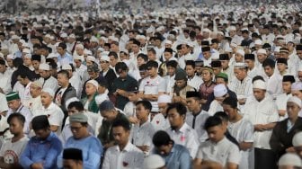 Shalat Subuh Berjamaah Kampanye Akbar Prabowo-Sandi di GBK