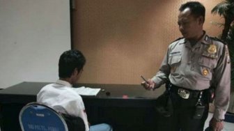 Gara-Gara Kasus Narkoba, Pelajar Ini Mendapat Pengawalan Ketat dari Polisi