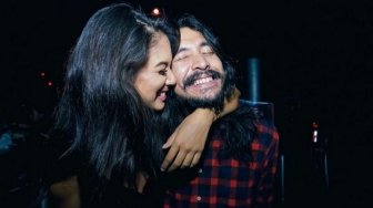 Ello dan Aurelie Moeremans Tunangan