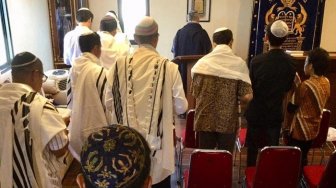 Sehari Bersama Yahudi Ortodoks di Sinagoge Tersembunyi di Sudut Jakarta