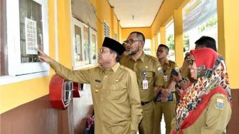 Fachrori Pantau Pelaksanaan UNBK di SMAN 10 Kota Jambi