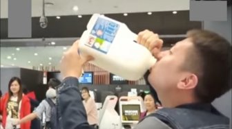 Auto Kembung! Dilarang Bawa Minuman ke dalam Pesawat