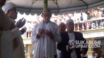 Kunjungi Ponpes An-nidzom, Cawapres Sandiaga Diangkat Jadi Santri