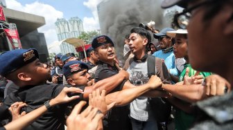 Aksi di KPK Berakhir Ricuh, Kronologi Bentrokan Pedemo dan Polisi