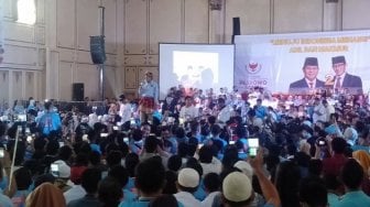 Sindir Jokowi, Sandiaga ke Pendukung: Dompet Isinya Tebal Kartu Apa Duit?