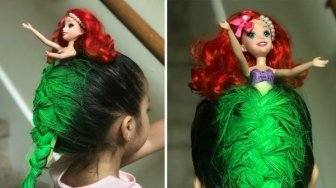 Niat Banget, Ibu Bikin Gaya Rambut Anak Mirip Ariel The Little Mermaid