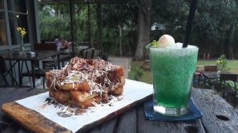 Makan di Lot 9 Bintaro, Si Kecil Bisa Puas Lari-Larian di Halaman