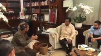 Ustaz Adi Hidayat Dukung Prabowo: Saya Akan Gandeng Tangan Bapak ke Surga