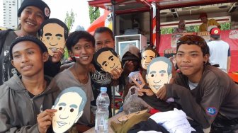 Demi Jokowi, Anak-anak Punk Asal Surabaya Numpang Mobil Barang ke GBK