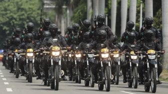 Prajurit TNI saat parade Pemberangkatan Patroli Skala Besar TNI-Polri di JIExpo, Kemayoran, Jakarta Pusat, Minggu (14/4). [Suara.com/Muhaimin A Untung}