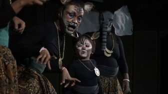 Kombinasi Wayang dan Teater dalam Pertunjukan Si Kancil Tobat