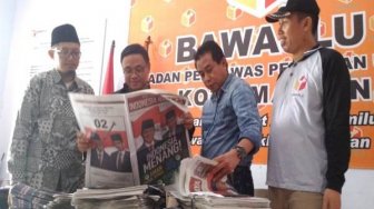 Ratusan Tabloid Berisi Foto dan Visi Misi Capres Cawapres Beredar di Madiun