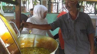 Gubernur Jatim Sediakan Soto Gratis Agar Warga Sekitar Rumahnya Nyoblos