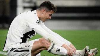 


Pemain depan Juventus  Cristiano Ronaldo bereaksi saat pertandingan leg kedua perempat final Liga Champions antara Juventus melawan Ajax Amsterdam di Allianz Stadium, Turin, Italia, Rabu (17/4) dini hari WIB. [Filippo MONTEFORTE / AFP]

