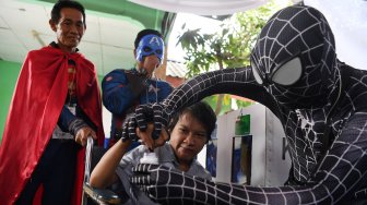 Avengers Jaga TPS di Surabaya