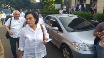 Menkeu Sri Mulyani Nyoblos Berbaju Putih dan Jeans, Ngaku Sudah Biasa