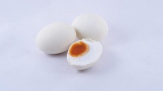 Berhasil Bikin Telur Asin Rasa Rendang Pakai Bumbu Instan, Lebih Harum dan Nikmat