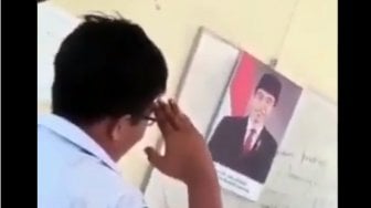 Siswa SMA Turunkan Foto Presiden Jokowi, Videonya Viral