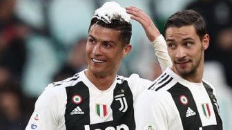 Adipati Dolken Dapat Tanda Tangan Cristiano Ronaldo, Netizen Malah Baper