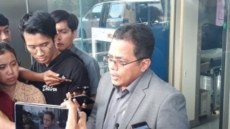 Penyidik KPK Cecar Sekjen DPR Soal Jabatan Rommy di Komisi XI