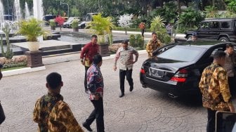 Penampakan Anies Nebeng Mobil RI 2 Pulang ke Balai Kota