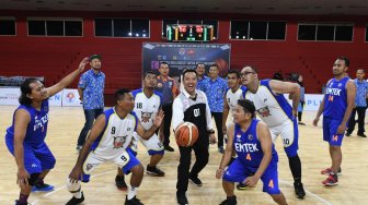 Menpora Buka Pertandingan Basket Antar Media