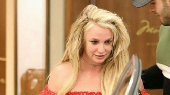 Waduh! Britney Spears Terkunci di Kamar Mandi, Pacarnya Malah Asyik Tidur