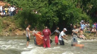 Mayat Pria yang Mengambang di Sungai Ciliwung Berstatus Pelajar