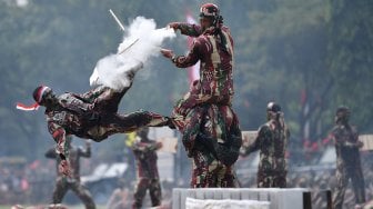 Peringatan HUT Ke-67 Kopassus di Mako Kopassus, Cijantung, Jakarta Timur, Rabu (24/4). [ANTARA FOTO/Sigid Kurniawan]
