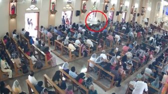 Terlihat Jelas, Detik-detik Pelaku Bom Bunuh Diri di Gereja Sri Lanka