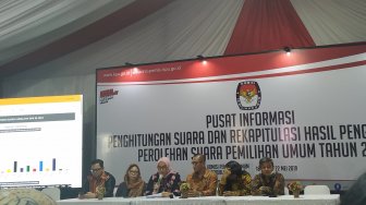 Petugas KPPS Meninggal Dunia Bertambah Jadi 144, Komisioner KPU Nangis