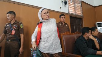 Ragu dengan Keterangan Saksi, Ratna Sarumpaet: yang Ahli Bahasa Ngawur