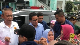 Kunjungi Lokasi PPK Duren Sawit, Sandiaga: Mereka Kelelahan dan Kepanasan