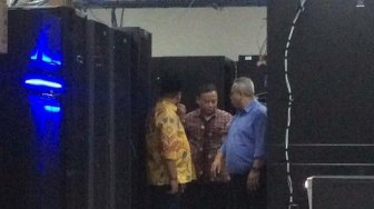 Ketua KPU ke Bawaslu: Ini Server yang Diisukan Ada di Luar Negeri