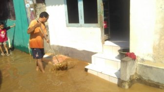 Pejaten Banjir, Air Tiba-tiba Meluap Sampai 1 Meter