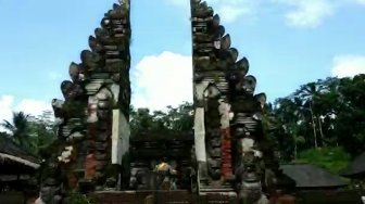 Tak Hanya Indah, Pancuran Tirta Empul Bali Dipercaya Punya Magis