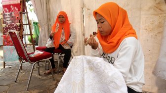 Suasana Festival Warisan Budaya Tak Benda di Kawasan Setu Babakan, Jakarta, Jumat (26/4). [Suara.com/Arief Hermawan P]