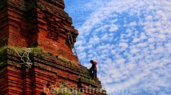 Jelang Puasa, Candi Brahu Peninggalan Majapahit Dibersihkan